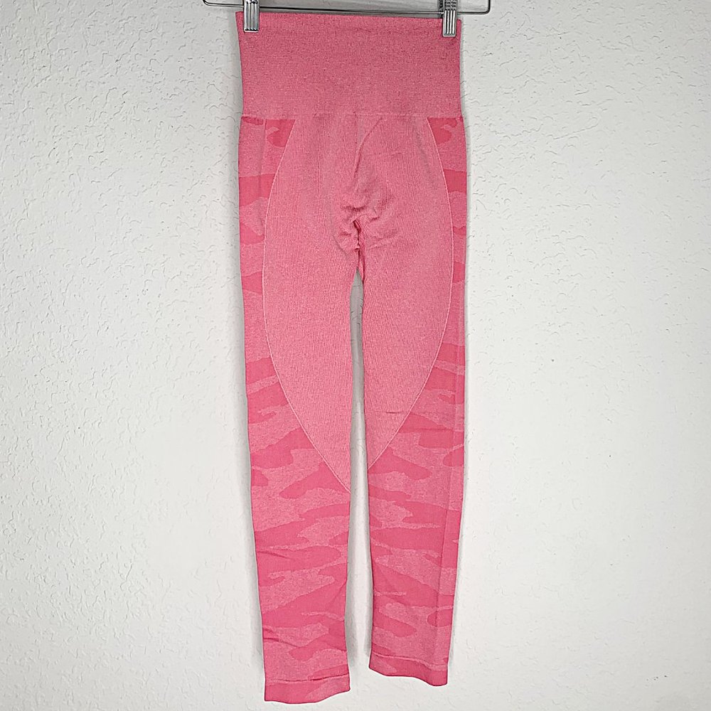 Seamless Camo Print Sports Bra & Ruched Legging Set in Pink - Picture 5 of 9